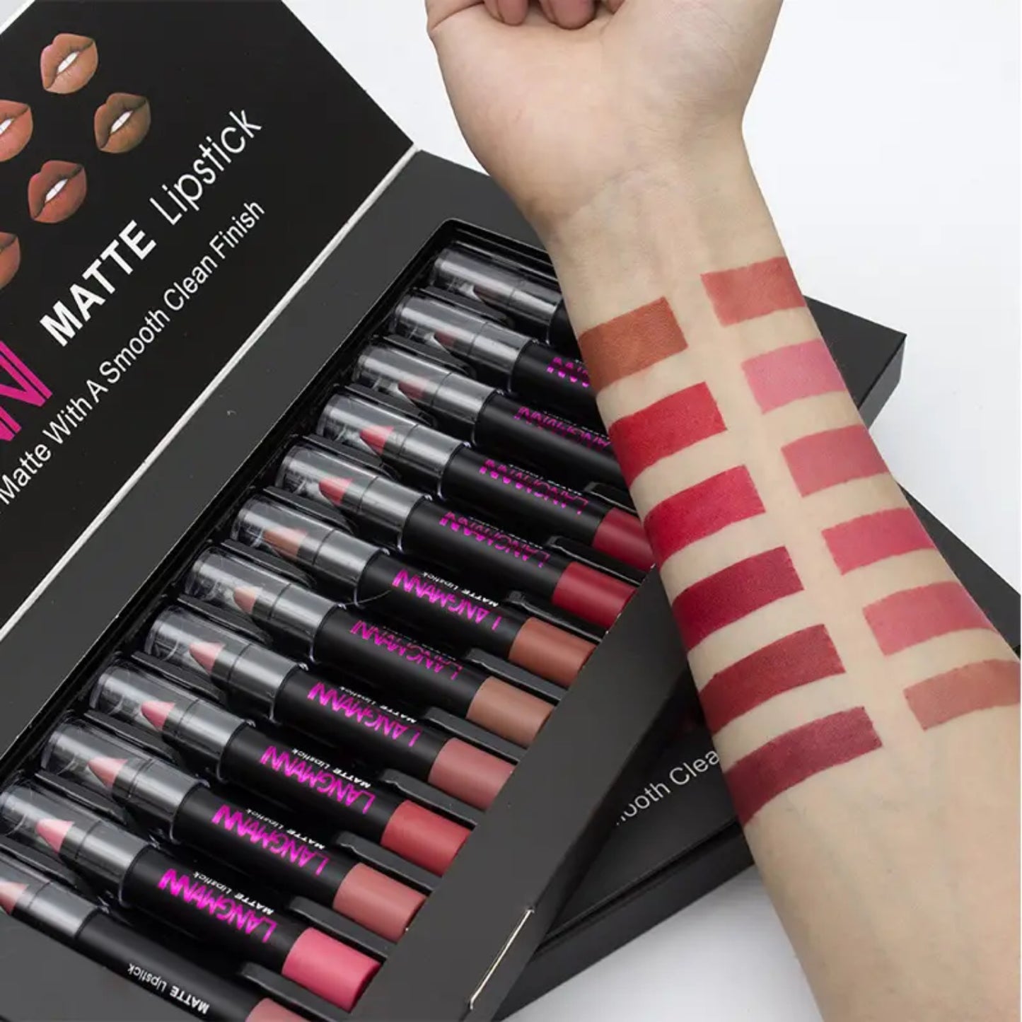 Ensemble de rouge à lèvres velours mat – 12 nuances luxueuses et vibrantes pour une finition impeccable et une tenue longue durée