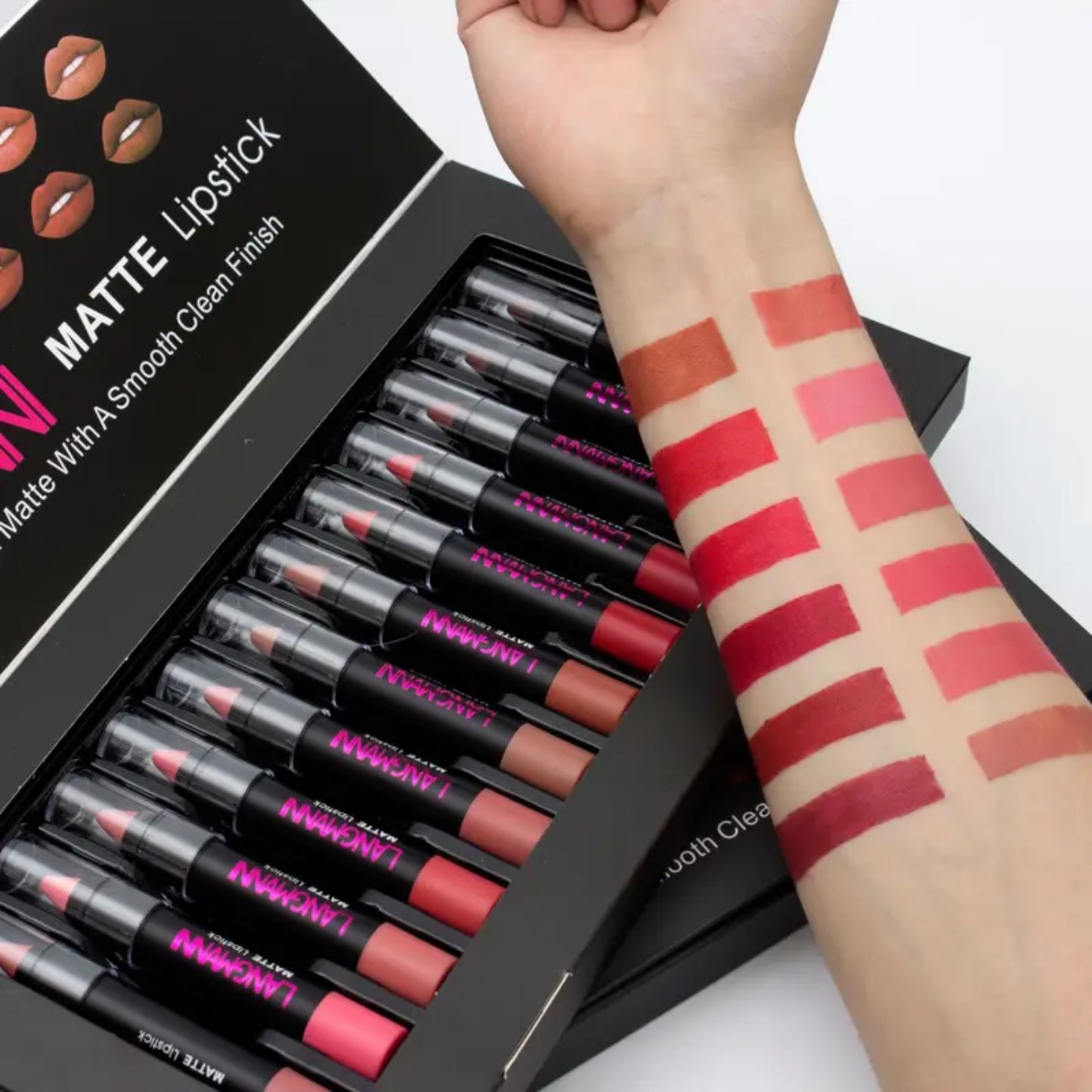 Ensemble de rouge à lèvres velours mat – 12 nuances luxueuses et vibrantes pour une finition impeccable et une tenue longue durée