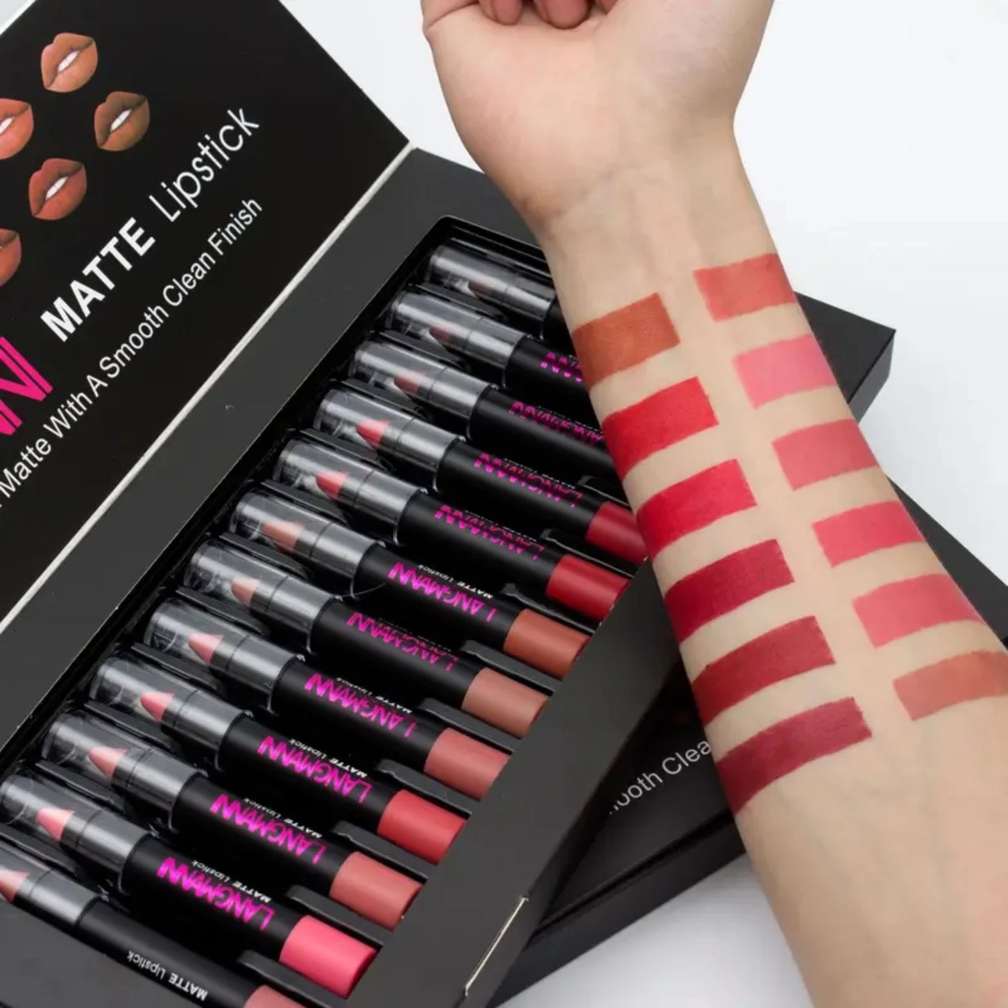 Ensemble de rouge à lèvres velours mat – 12 nuances luxueuses et vibrantes pour une finition impeccable et une tenue longue durée