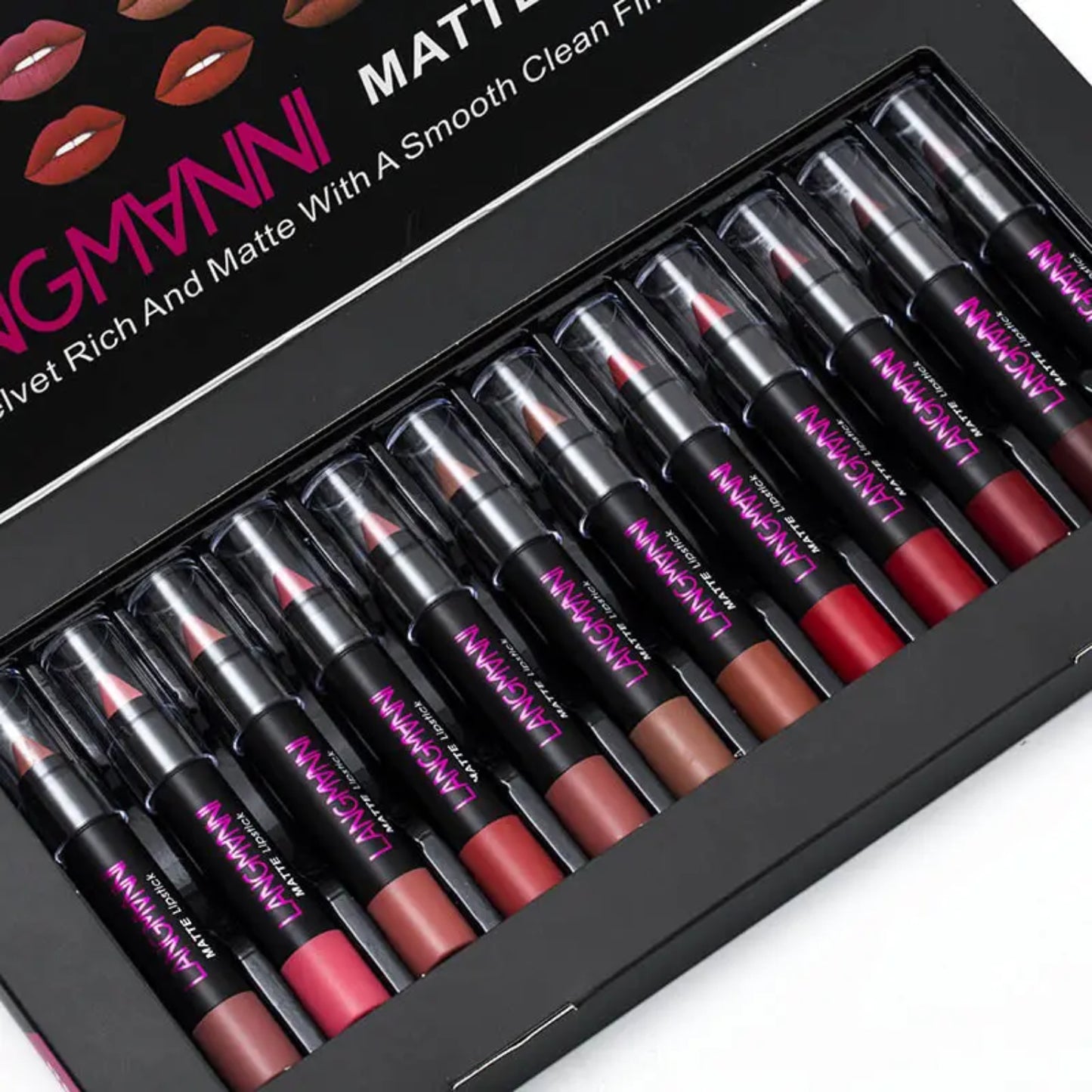Ensemble de rouge à lèvres velours mat – 12 nuances luxueuses et vibrantes pour une finition impeccable et une tenue longue durée
